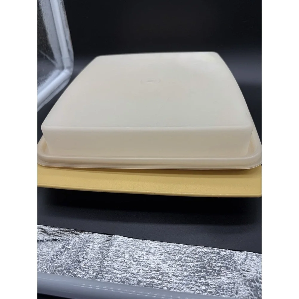 VTG Tupperware Deviled Egg Keeper Carrier Tray‎ Container 723-3 Harvest Gold USA